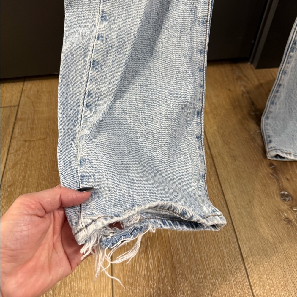 Levis Premium Jeans Womens Size 32x26 Light Stone Wash Wedgie Straight Fit - Picture 3 of 12